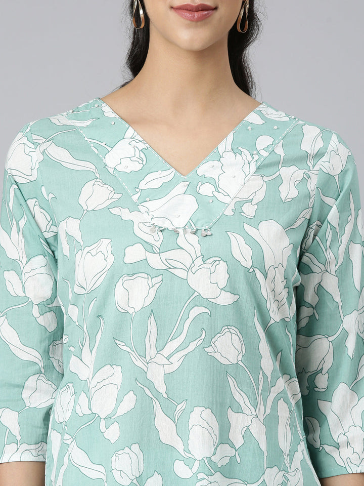 Neerus Green Casual Printed Curved Kurta and Trousers