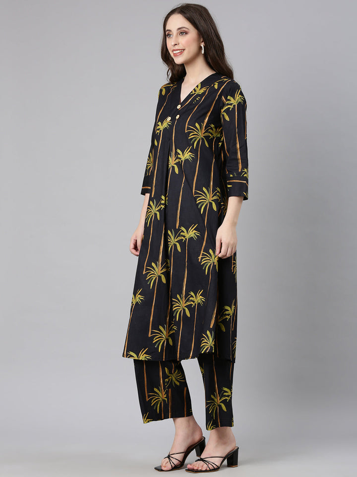 Neerus Black cotton printed kurta set with trousers - back view