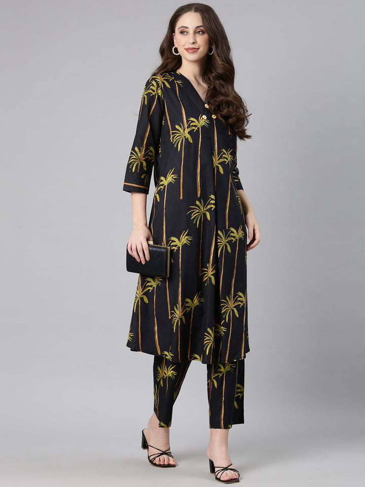Neerus Black cotton printed kurta set with trousers - detail view 2