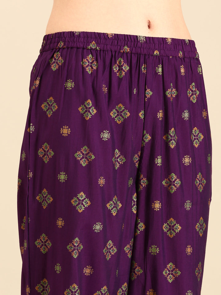 Neerus Purple muslin printed suit set with Banarasi dupatta - detail view 3
