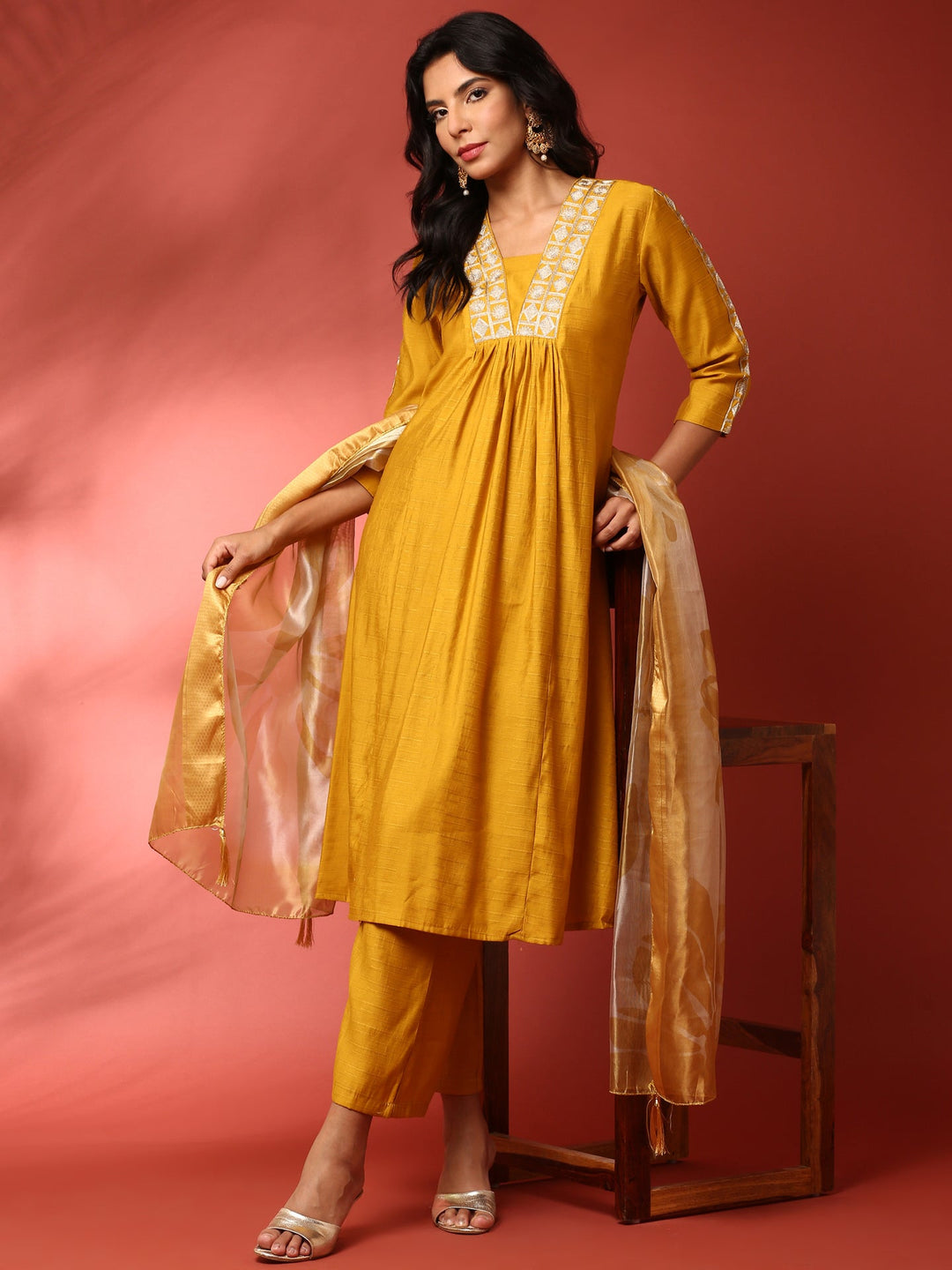 Neerus Yellow silk embroidered suit set - detail view 2
