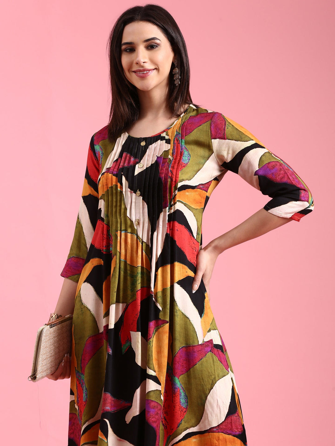 Neerus Green rayon solid kurta set - detail view 3