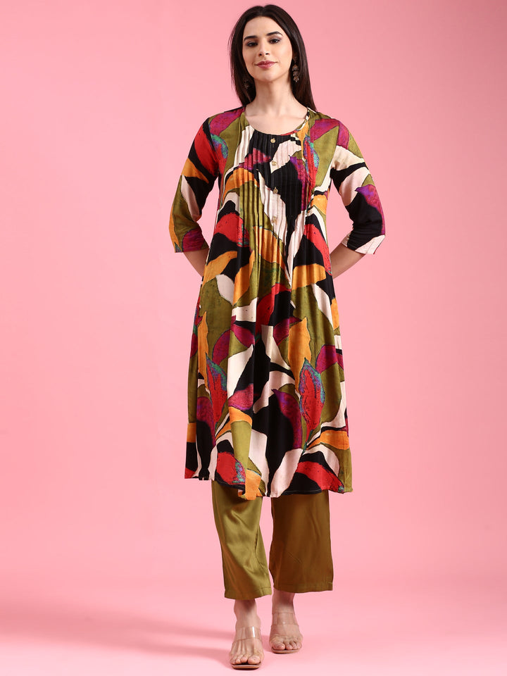 Neerus Green rayon solid kurta set - back view