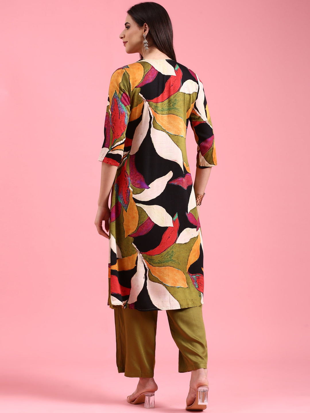 Neerus Green rayon solid kurta set - detail view 1