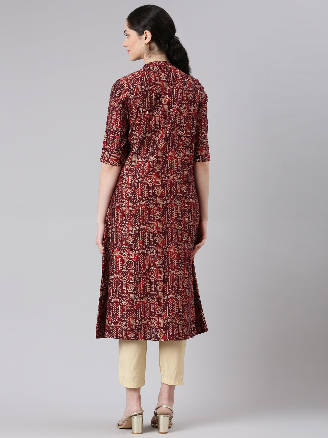 Neerus Maroon printed straight kurta ethnic tribal - side view