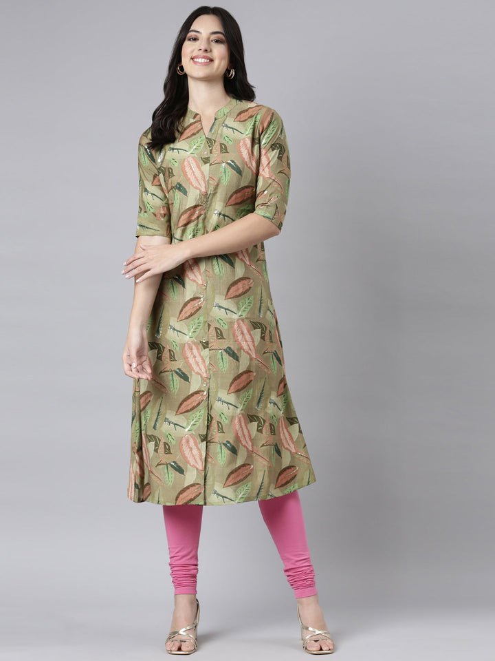 Neerus Green solid straight kurta - detail view 2