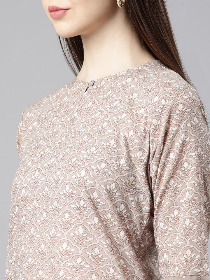 Neerus Brown printed floral straight kurta - detail view 2