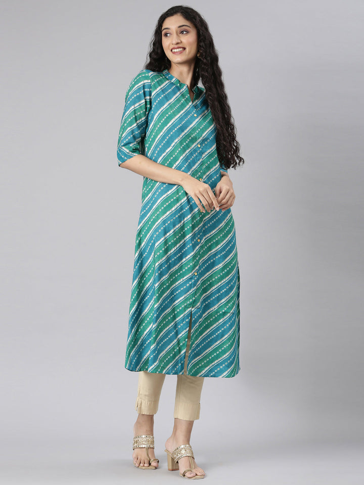 Neerus Green modal printed straight kurta - detail view 3