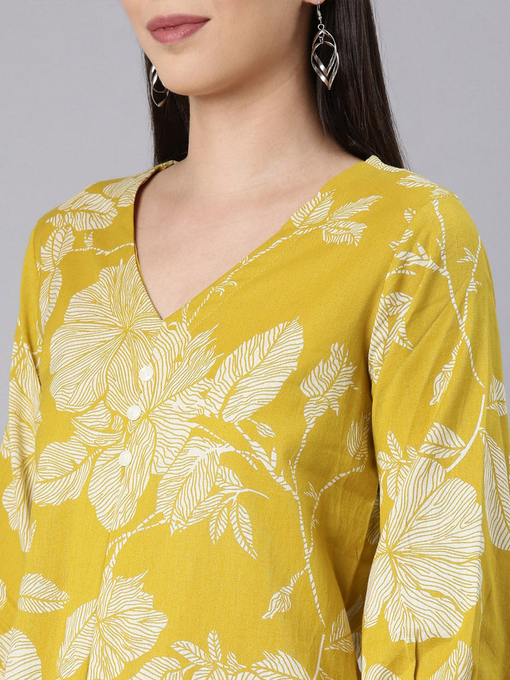 Neerus Green cotton printed anarkali kurta - detail view 2