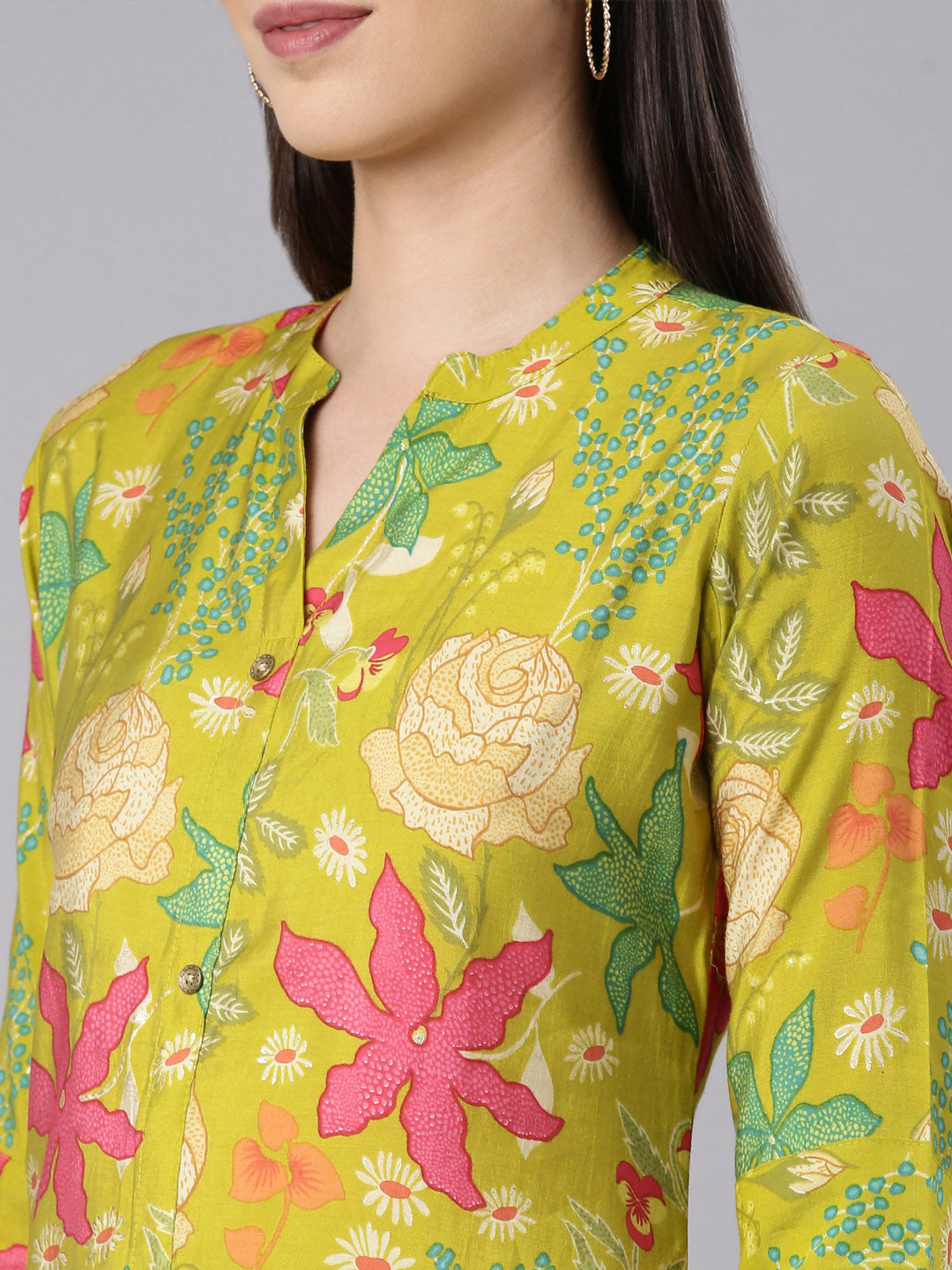 Neerus Green muslin printed straight kurta - detail view 2