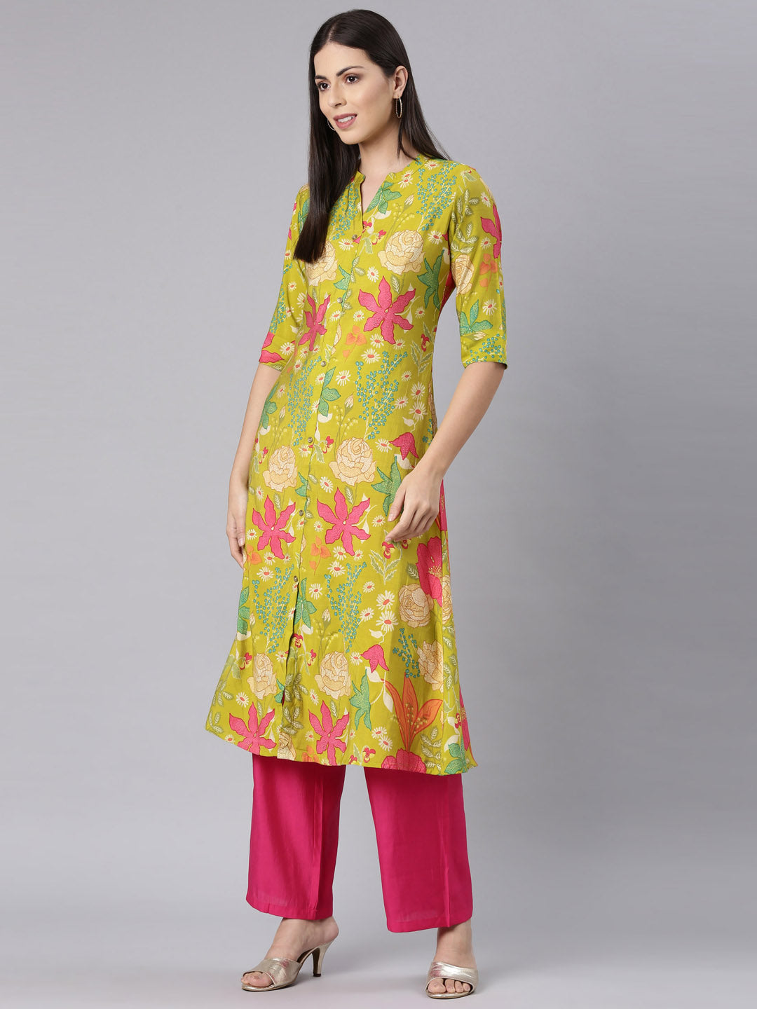 Neerus Green muslin printed straight kurta - detail view 3