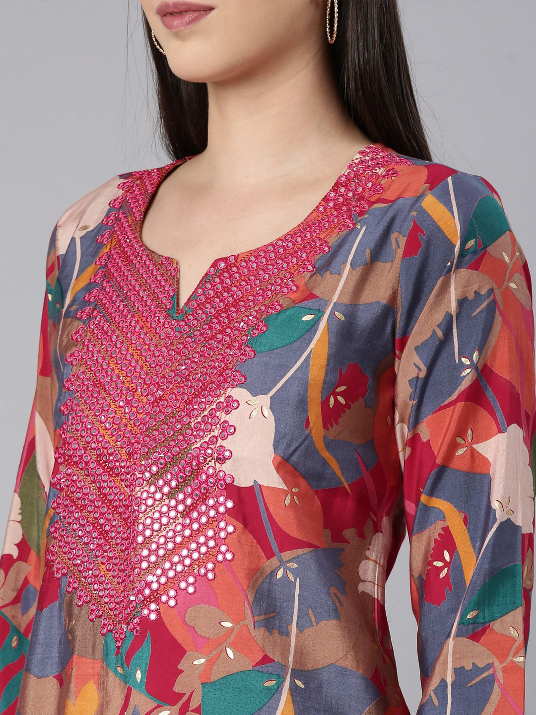 Neerus Red modal printed floral straight kurta - detail view 2
