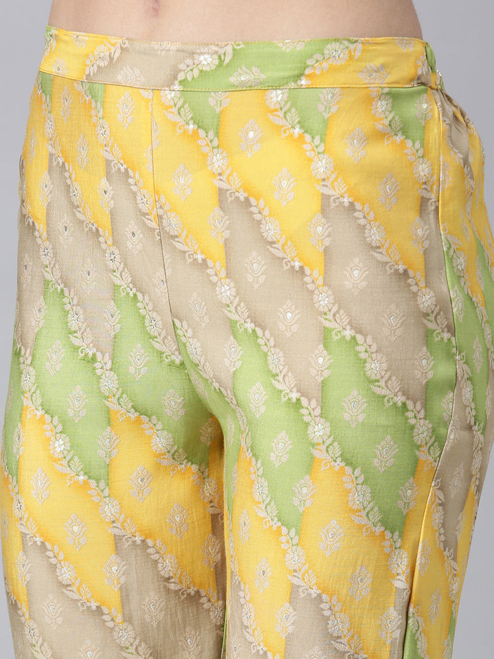 Neerus Yellow muslin printed kurta set - detail view 3