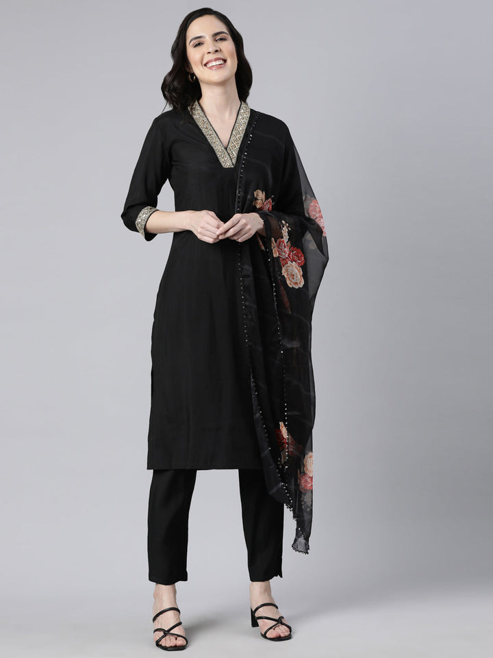Neerus Black shantoon solid straight suit set - front view