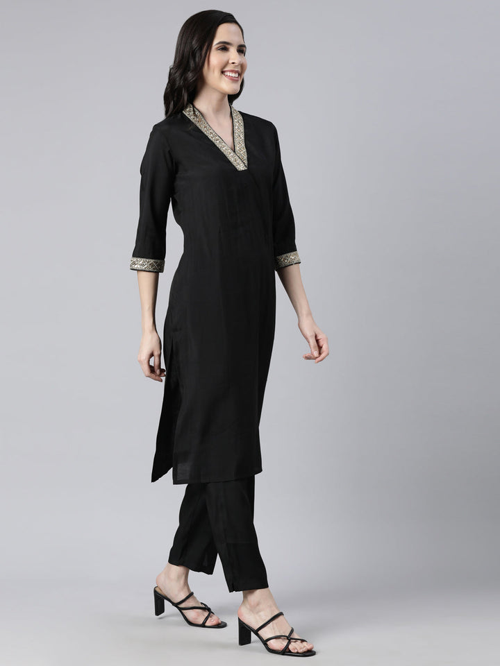 Neerus Black shantoon solid straight suit set - back view