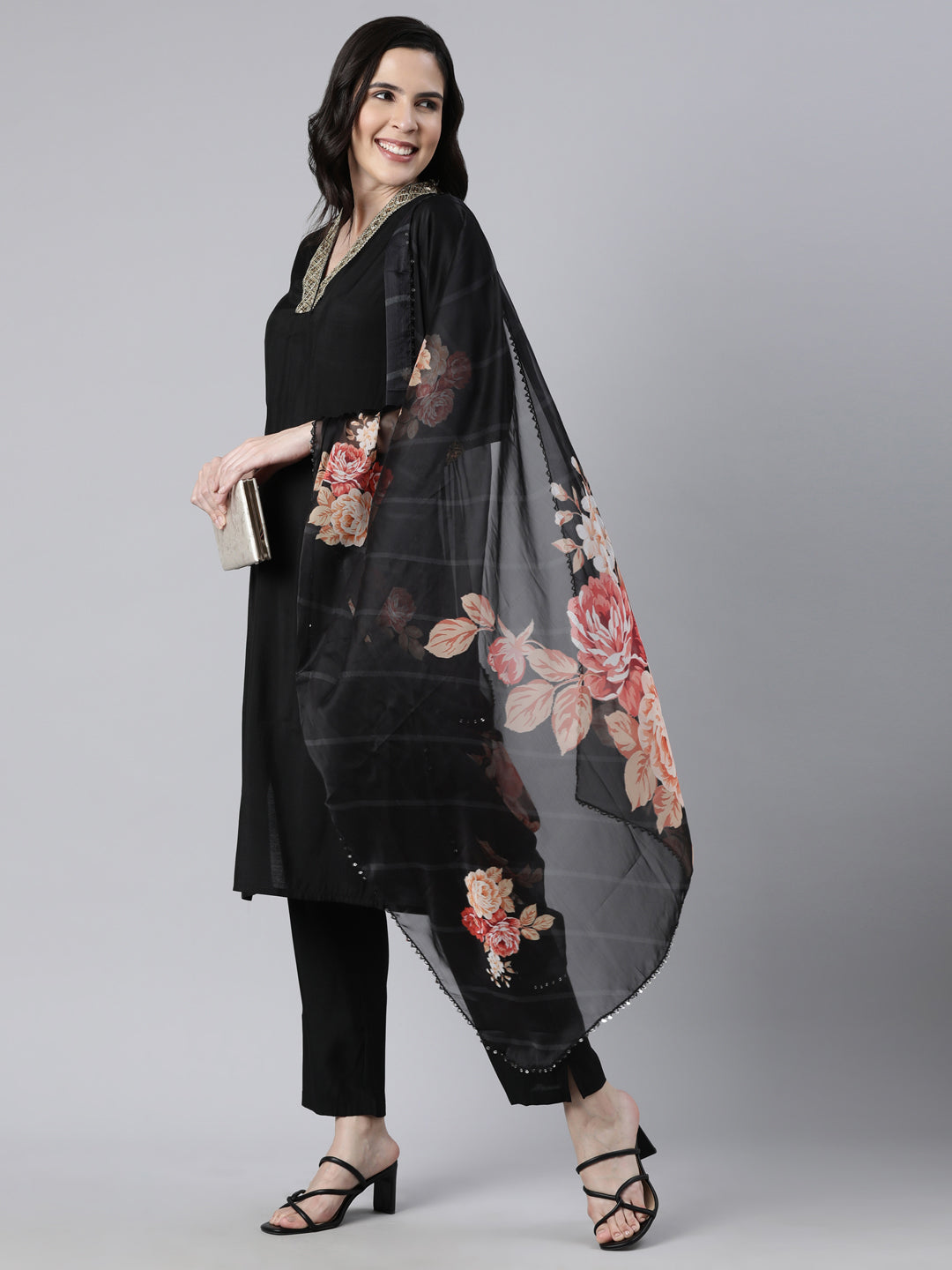 Neerus Black shantoon solid straight suit set - detail view 2