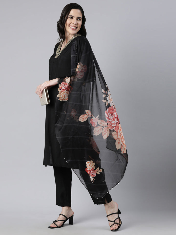 Neerus Black shantoon solid straight suit set - detail view 2