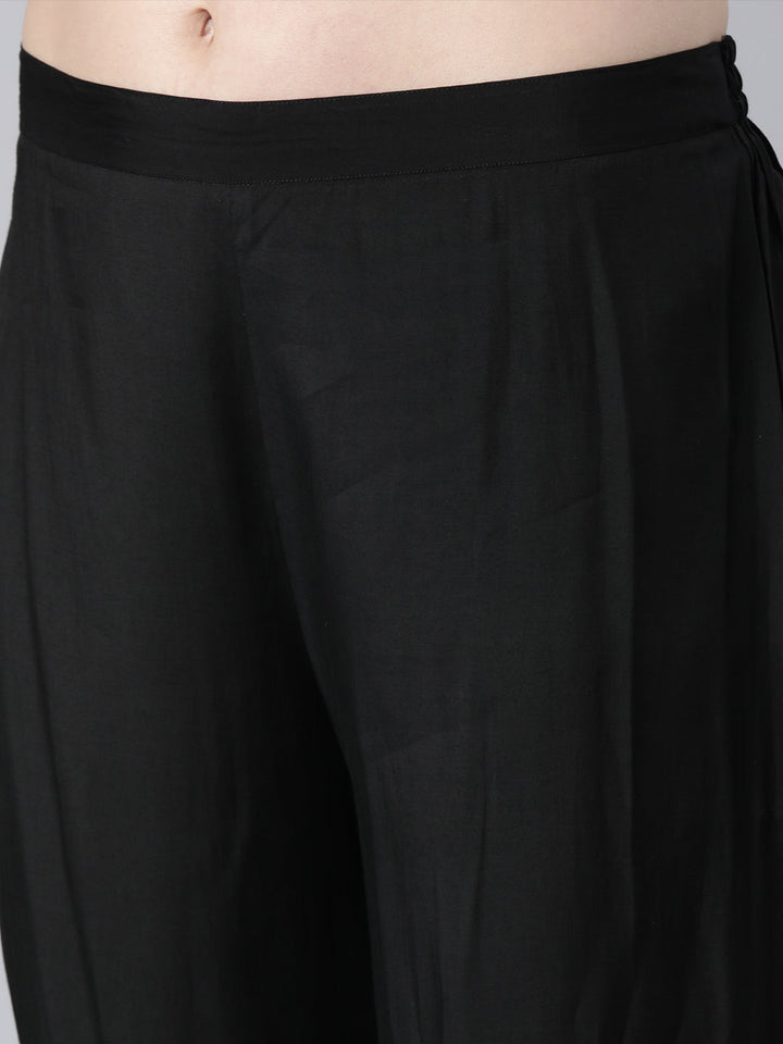 Neerus Black shantoon solid straight suit set - detail view 3