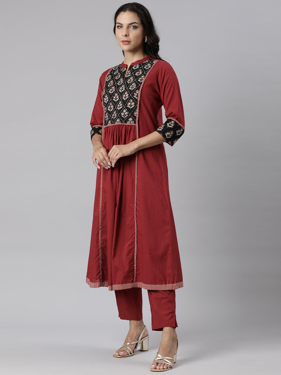 Neerus Maroon printed panelled kurta set - back view