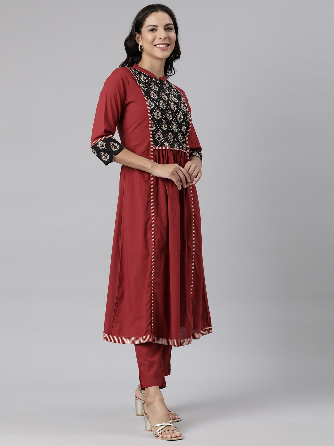 Neerus Maroon printed panelled kurta set - side view