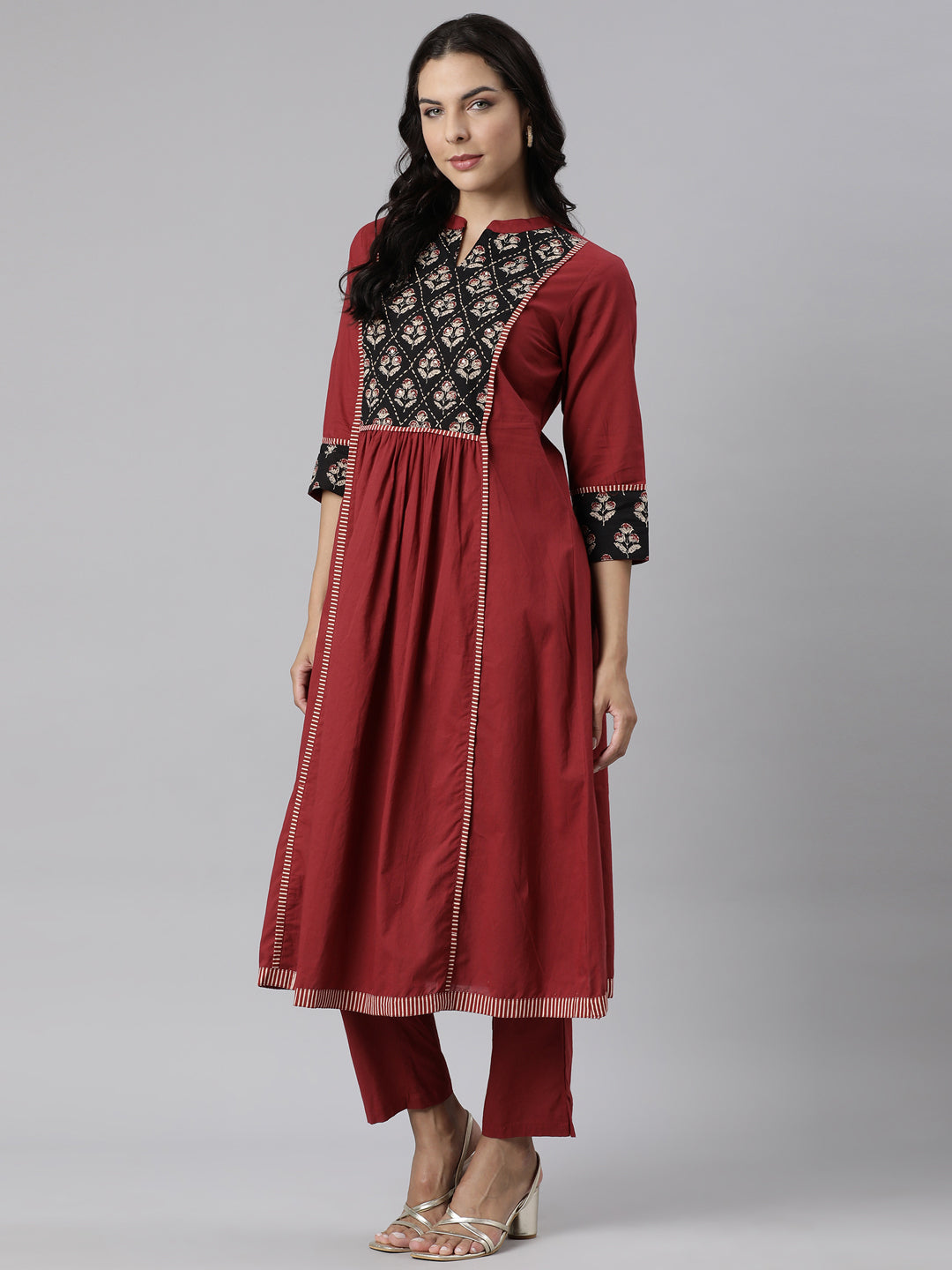 Neerus Maroon printed panelled kurta set - detail view 3