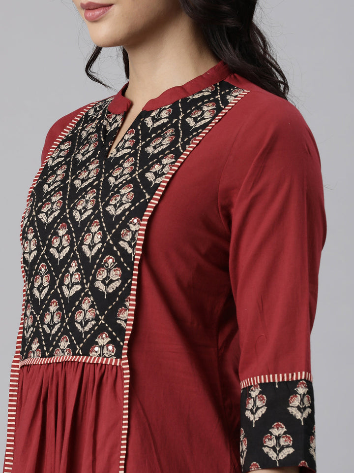 Neerus Maroon printed panelled kurta set - detail view 2