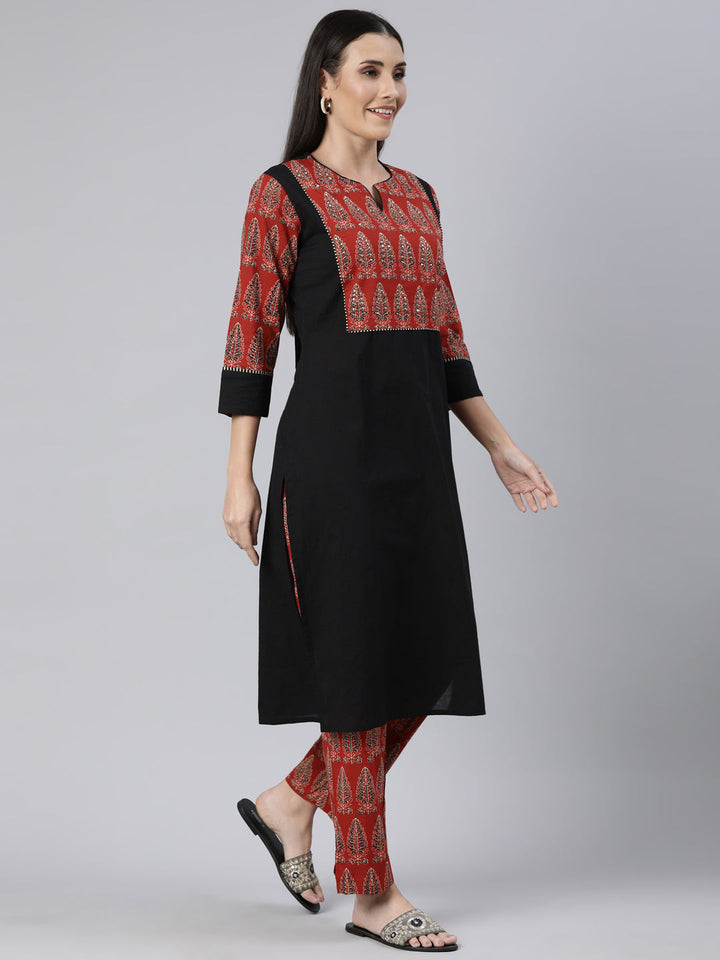 Neerus Black solid straight suit set kurta trouser dupatta - back view