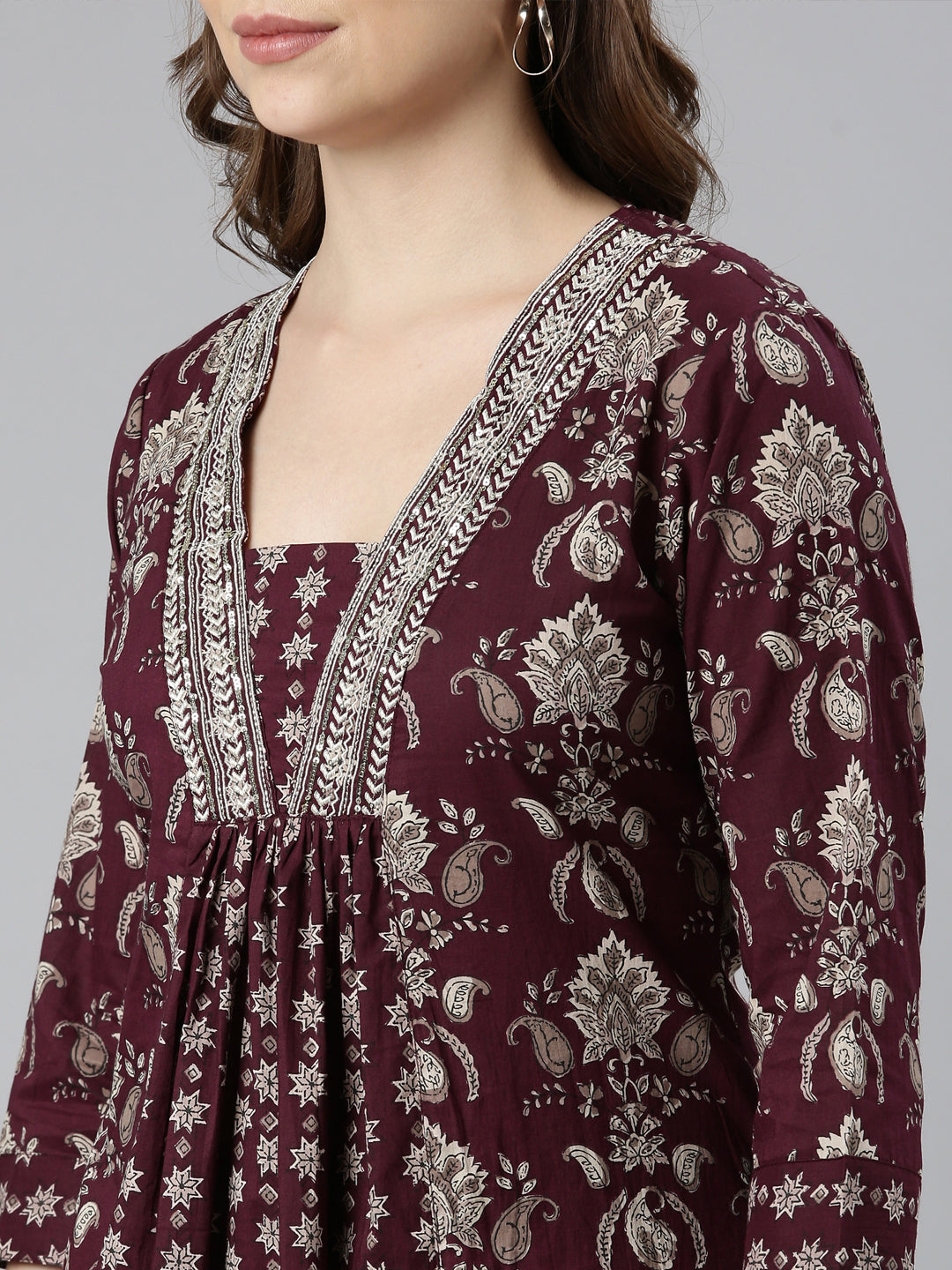 Neerus Purple printed floral straight suit set - detail view 4