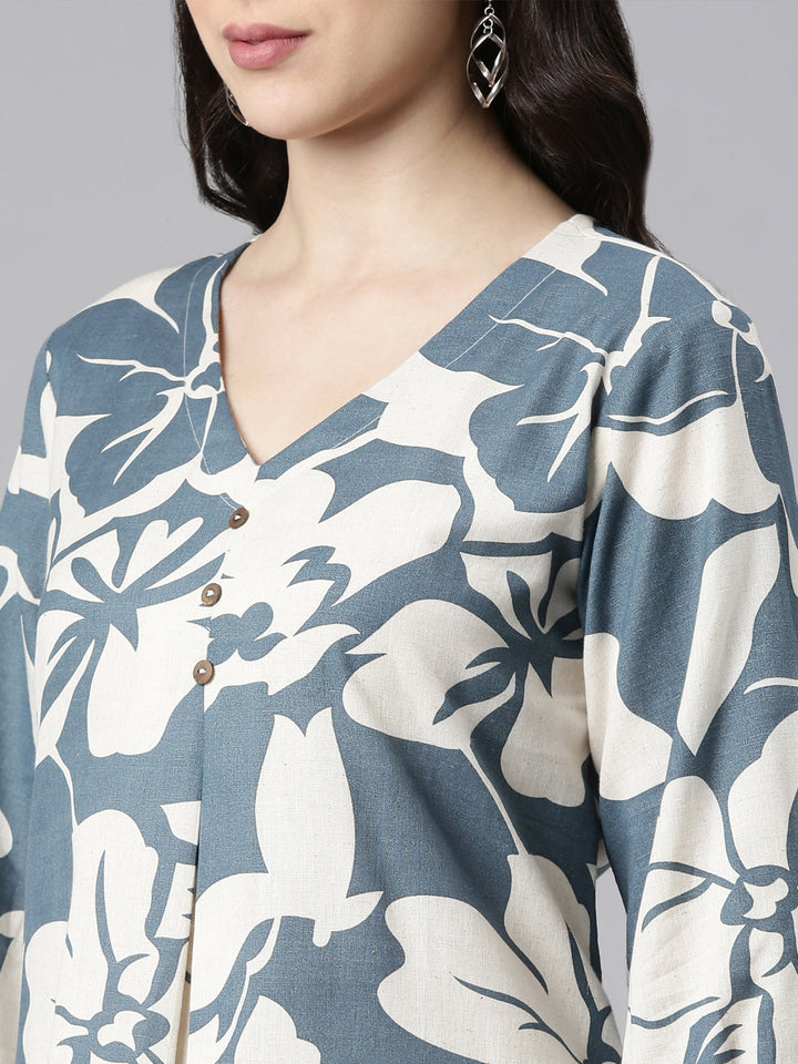 Neerus Blue Regular Straight Kurta and Trousers