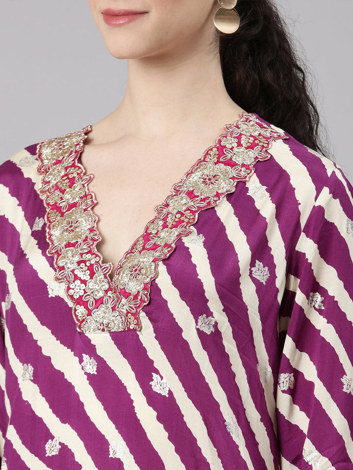 Neerus Purple muslin printed kurta set - detail view 2