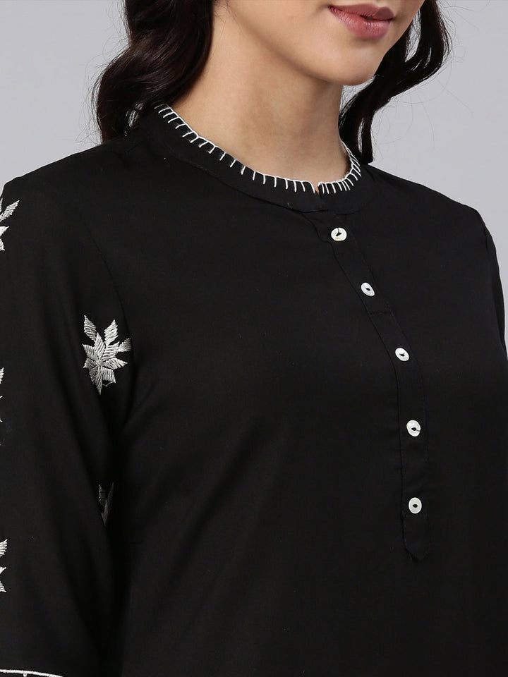 Neerus Black cotton panelled straight kurta set - detail view 2