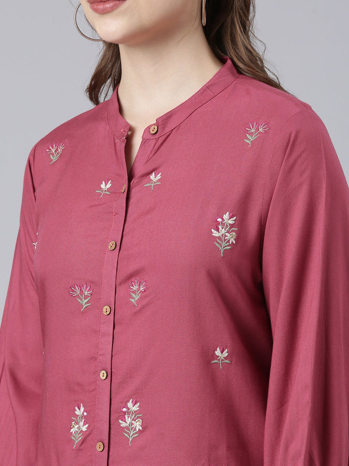 Neerus Pink rayon printed floral straight kurta - detail view 2