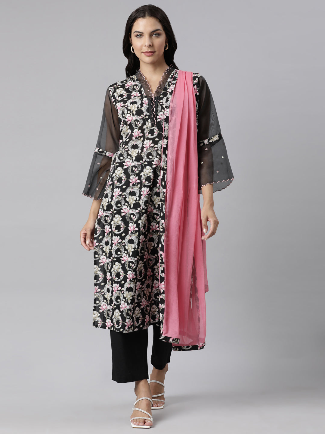 Neerus Black cotton printed suit set - front view