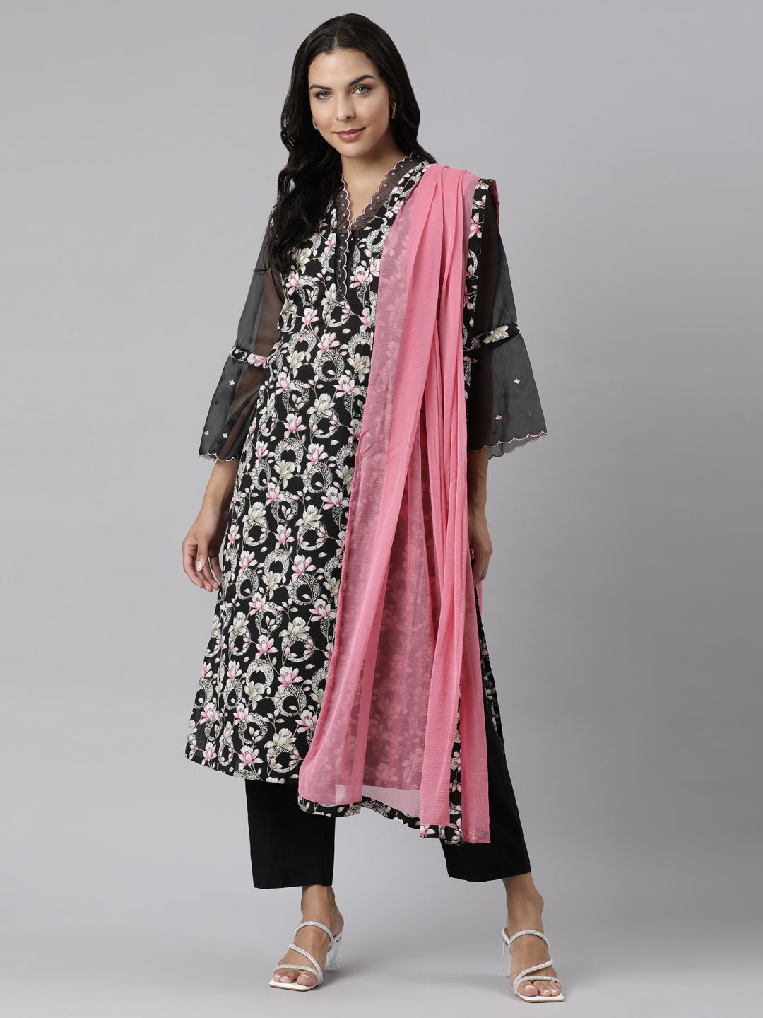 Neerus Black cotton printed suit set - detail view 3