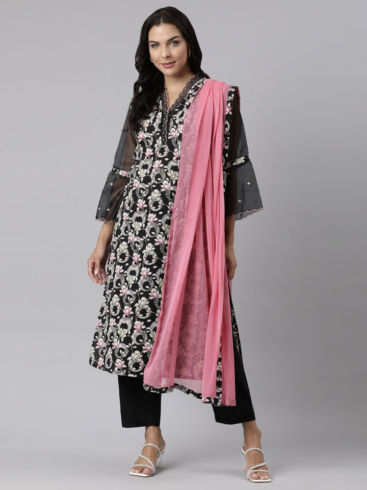 Neerus Black cotton printed suit set - detail view 3
