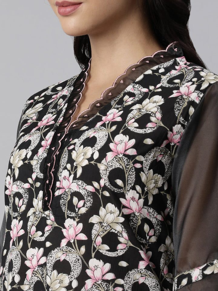 Neerus Black cotton printed suit set - detail view 2