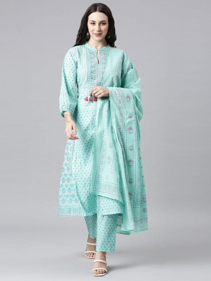 Neerus Green cotton panelled straight suit set - front view