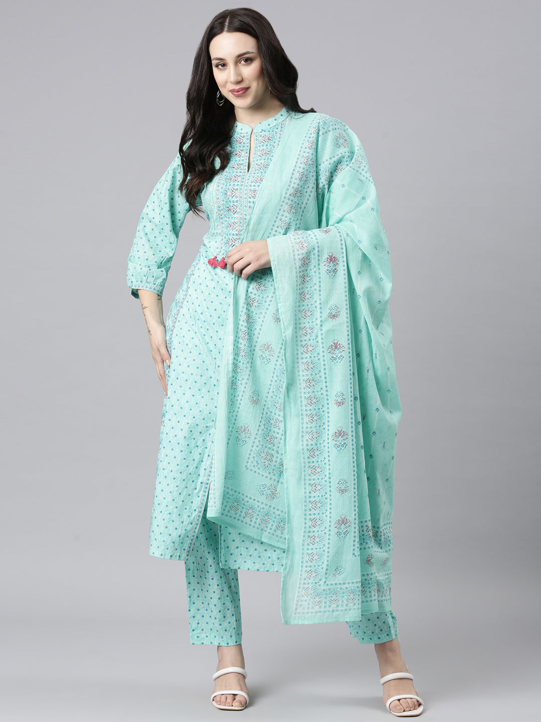 Neerus Green cotton panelled straight suit set - detail view 2