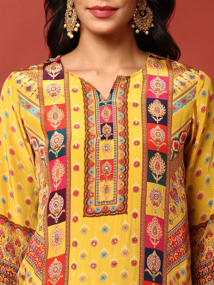 Neerus Yellow crepe digital printed suit set - detail view 2