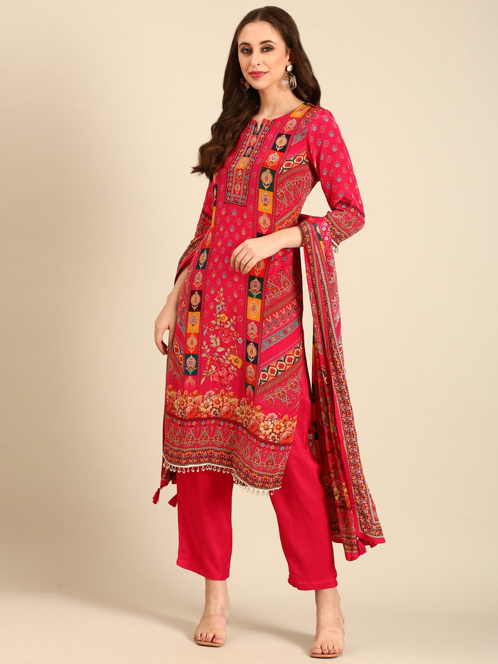 Neerus Pink crepe embellished suit set - detail view 2