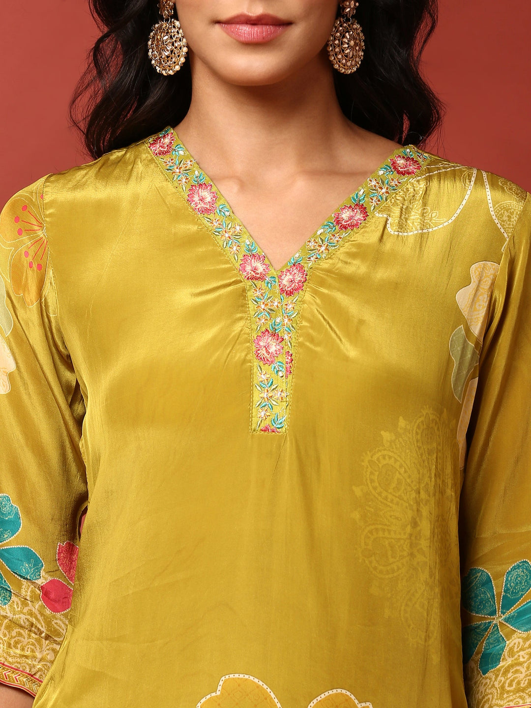 Neerus Green crepe ethnic suit set - detail view 1