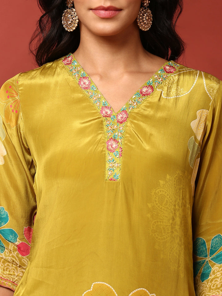 Neerus Green crepe ethnic suit set - detail view 1