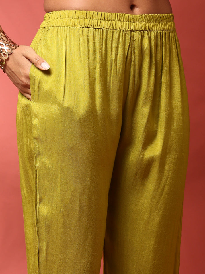 Neerus Green crepe ethnic suit set - detail view 3