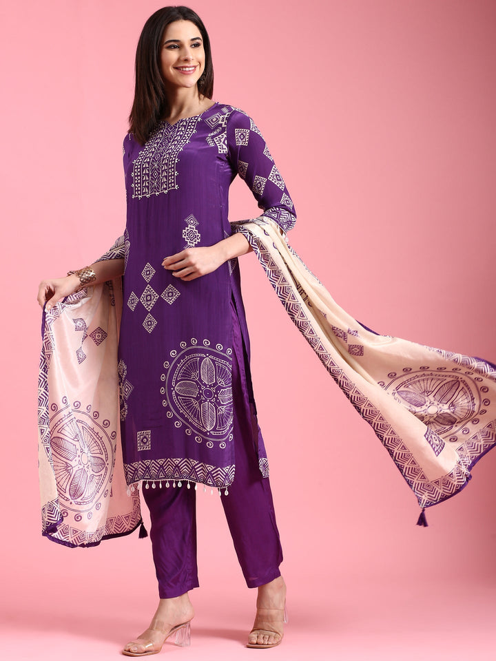 Neerus Purple crepe printed suit set - detail view 3