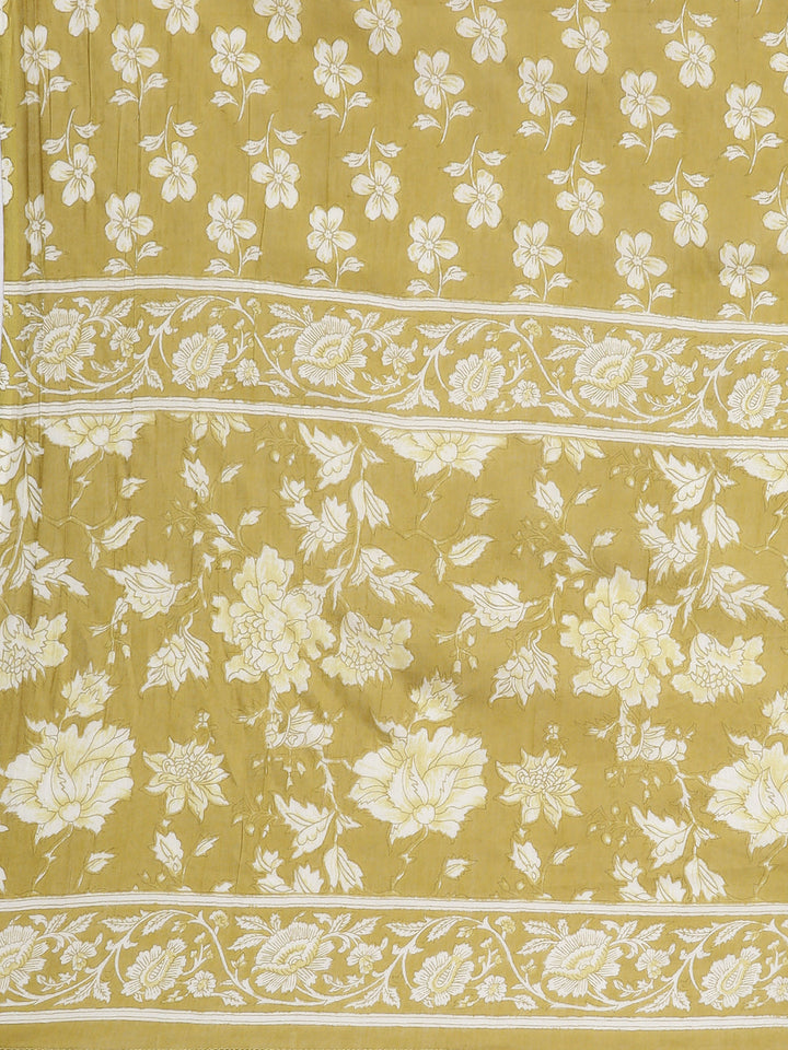 Neerus Green Printed Straight Kurta and Trousers With Dupatta