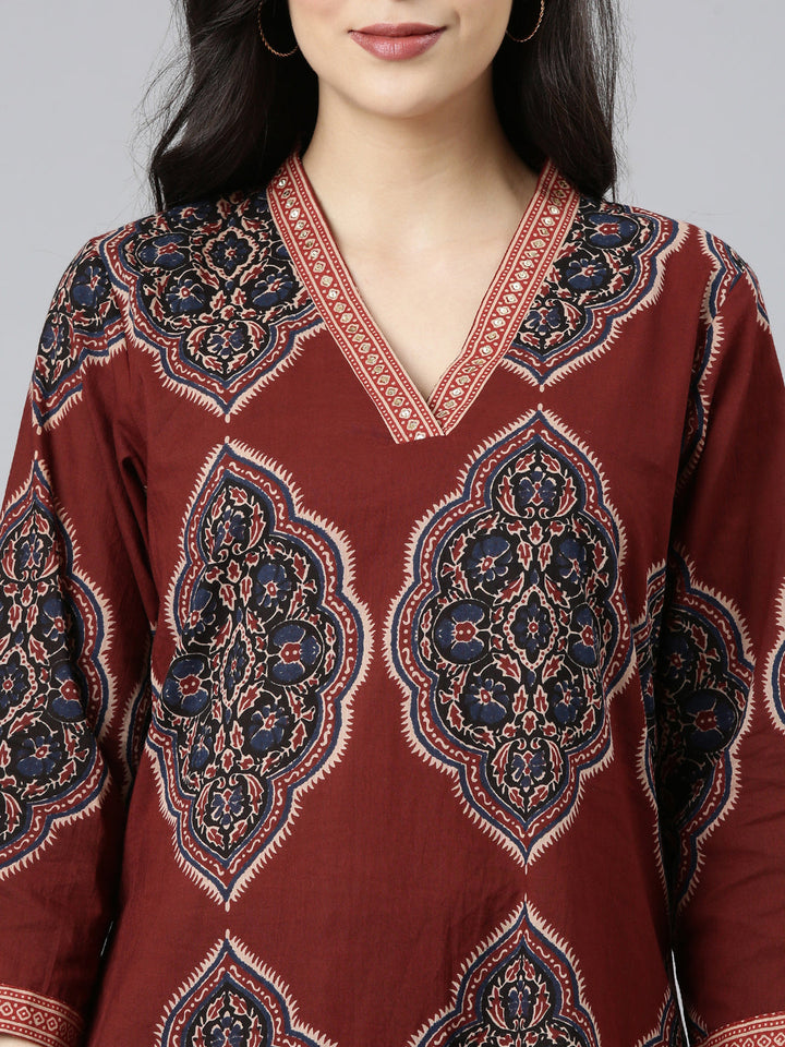 Neerus Maroon cotton printed straight suit set - detail view 1