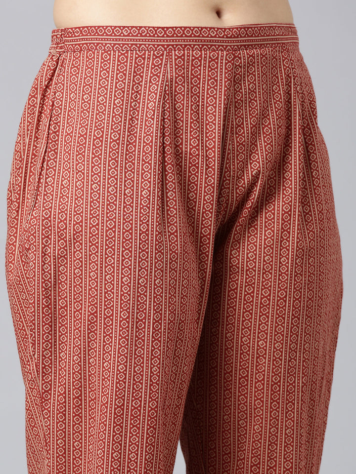 Neerus Maroon cotton printed straight suit set - detail view 3
