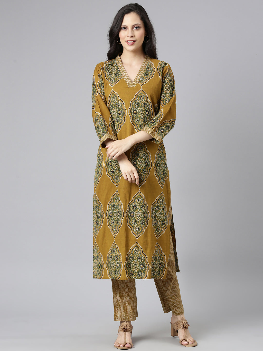 Neerus Green cotton printed suit set - front view