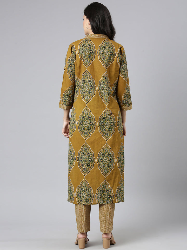 Neerus Green cotton printed suit set - side view