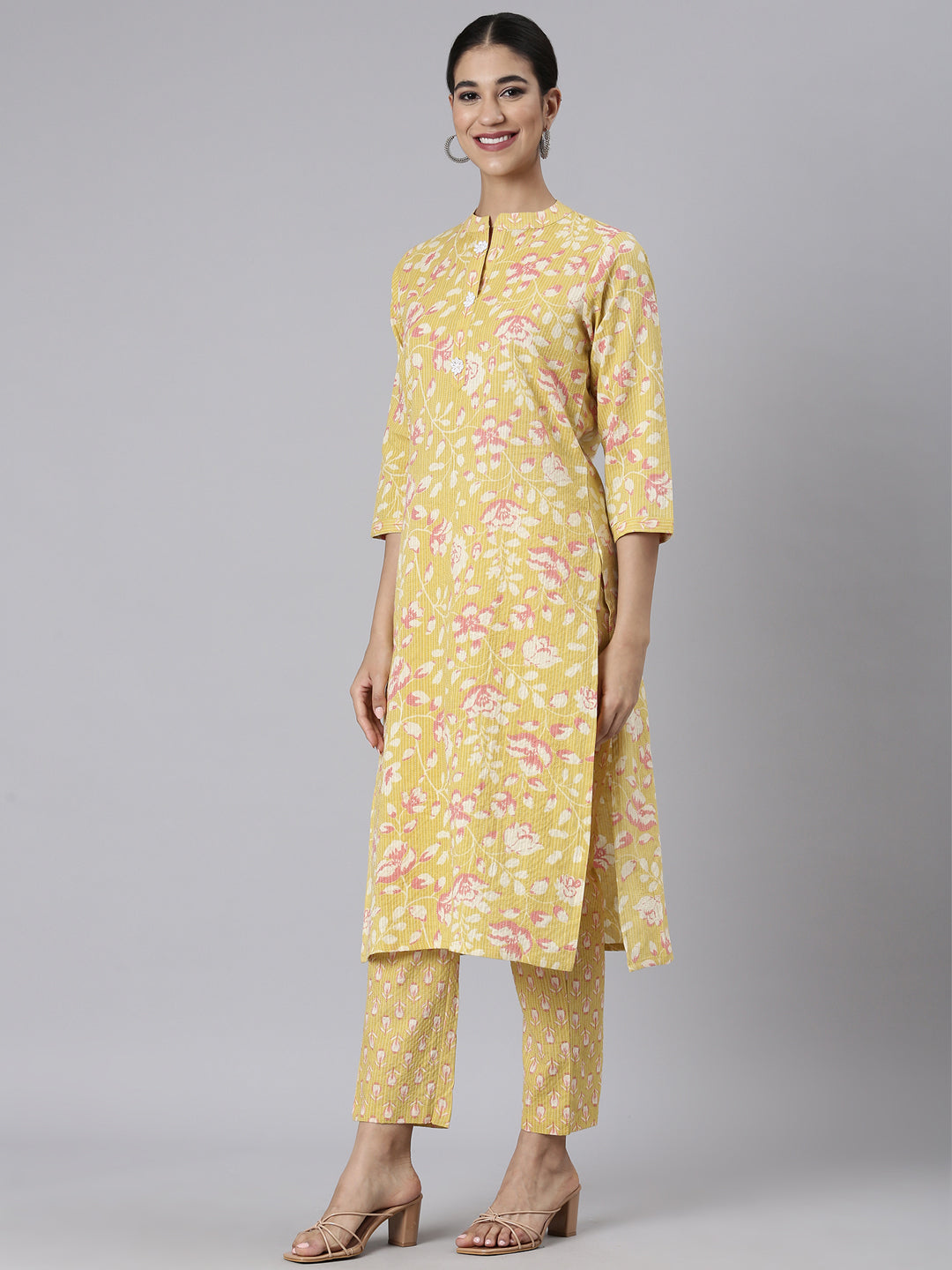 Neerus Green cotton printed kurta set - back view